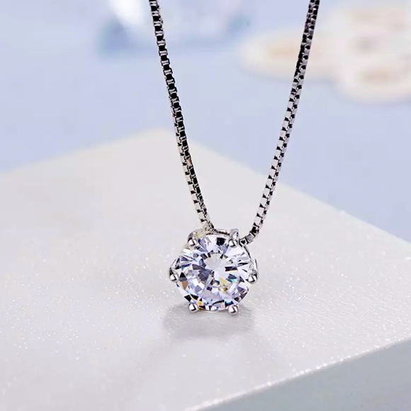 Jewelry - Sterling Silver Diamond 💎 Necklace